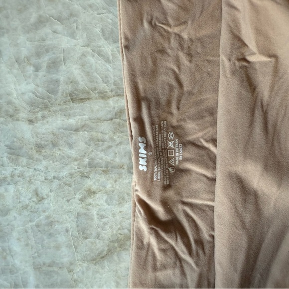 SKIMS Nude Bandeau - Picture 2 of 2